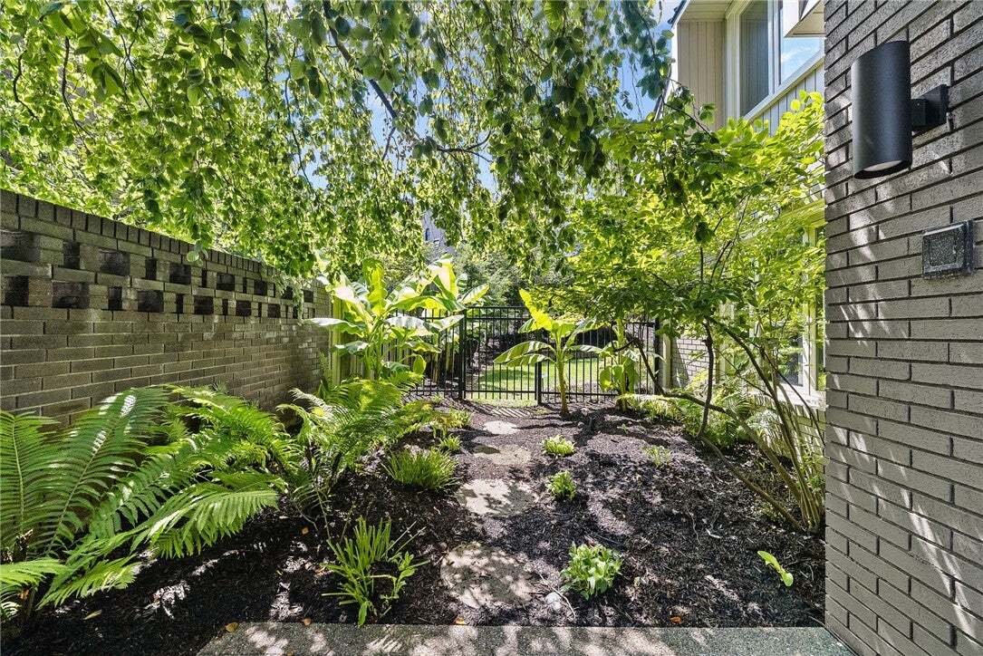 House in Pittsburgh, Pennsylvania, United States 3 - 18590856