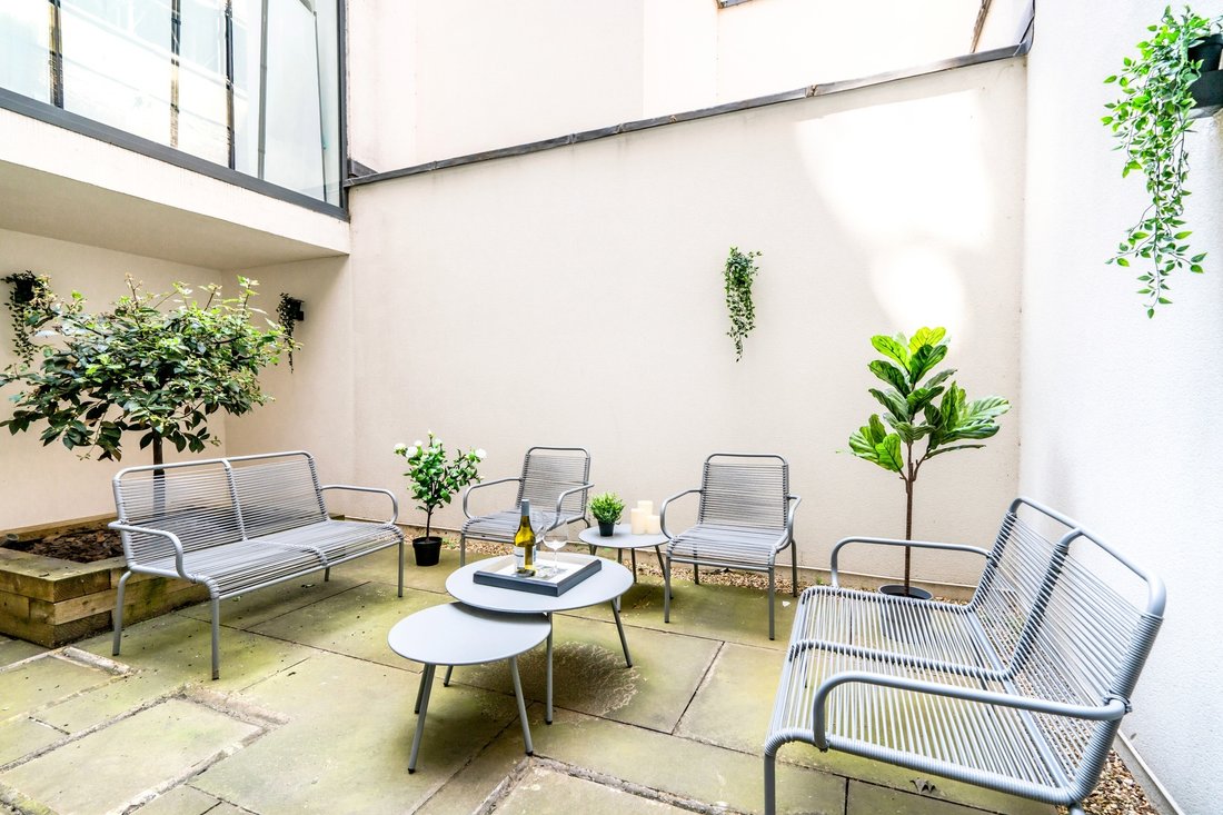Condo in WC2, Westminster, England 4 - 18590488