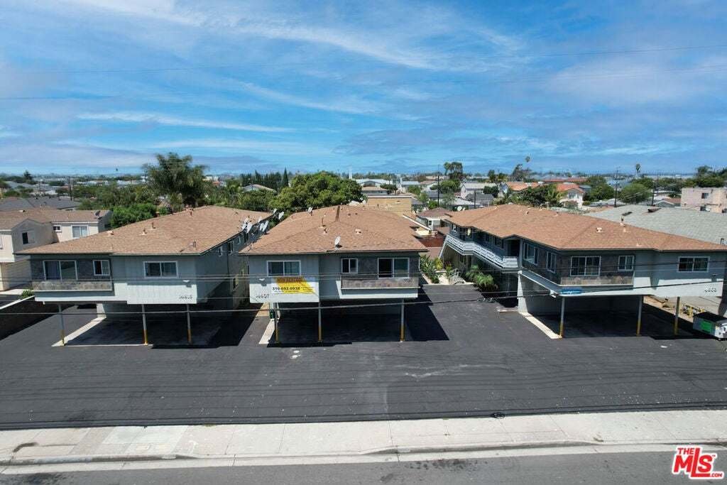 Lawndale, California, United States 3 - 18591113
