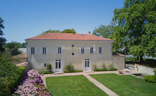 Castle in Libourne, Nouvelle-Aquitaine, France 1