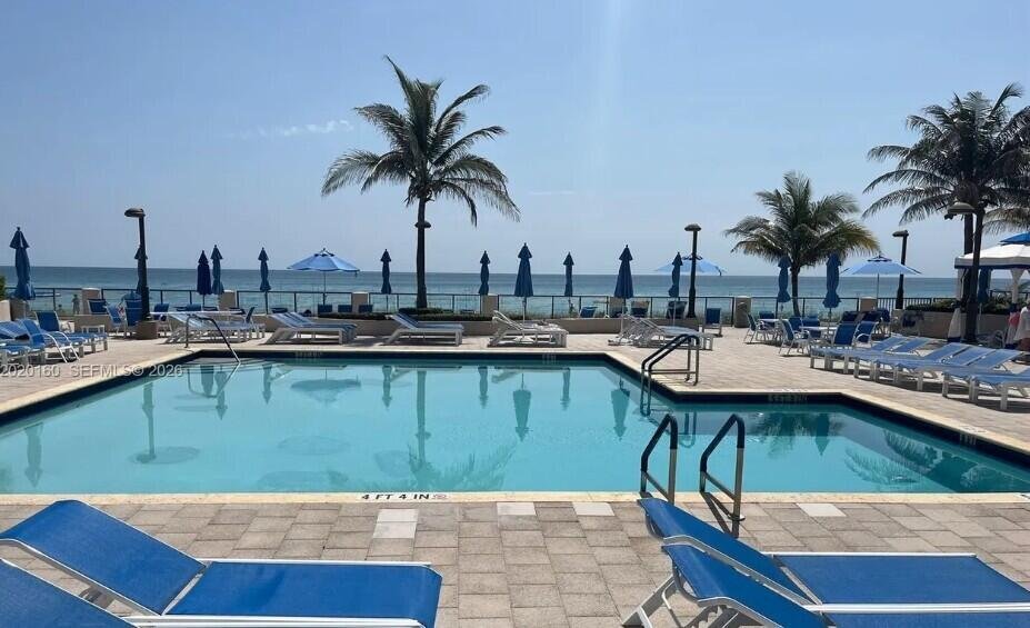 Condo in Hallandale Beach, Florida, United States 5 - 18592206