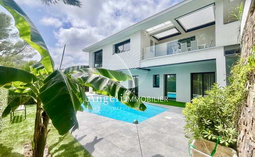 Villa in Frejus, Provence-Alpes-Côte d'Azur, France 1