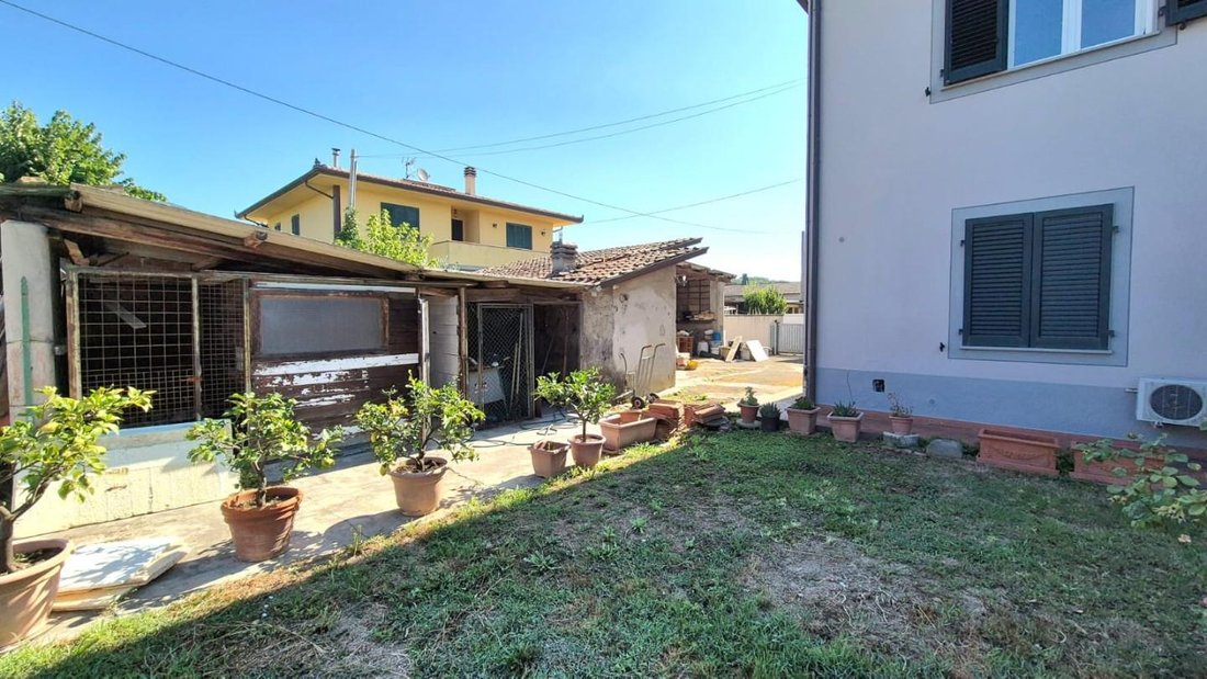 Villa in Historic Center, Lucca, Tuscany 5 - 18591038