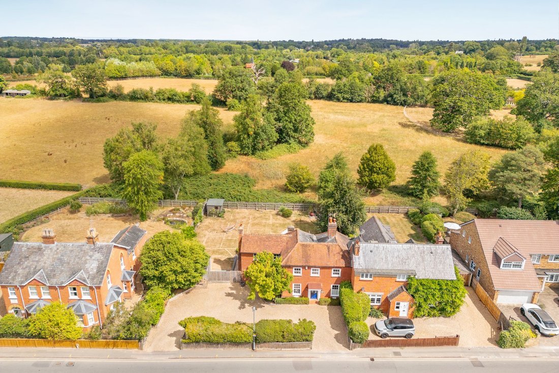 House in Winkfield, England 2 - 18588994