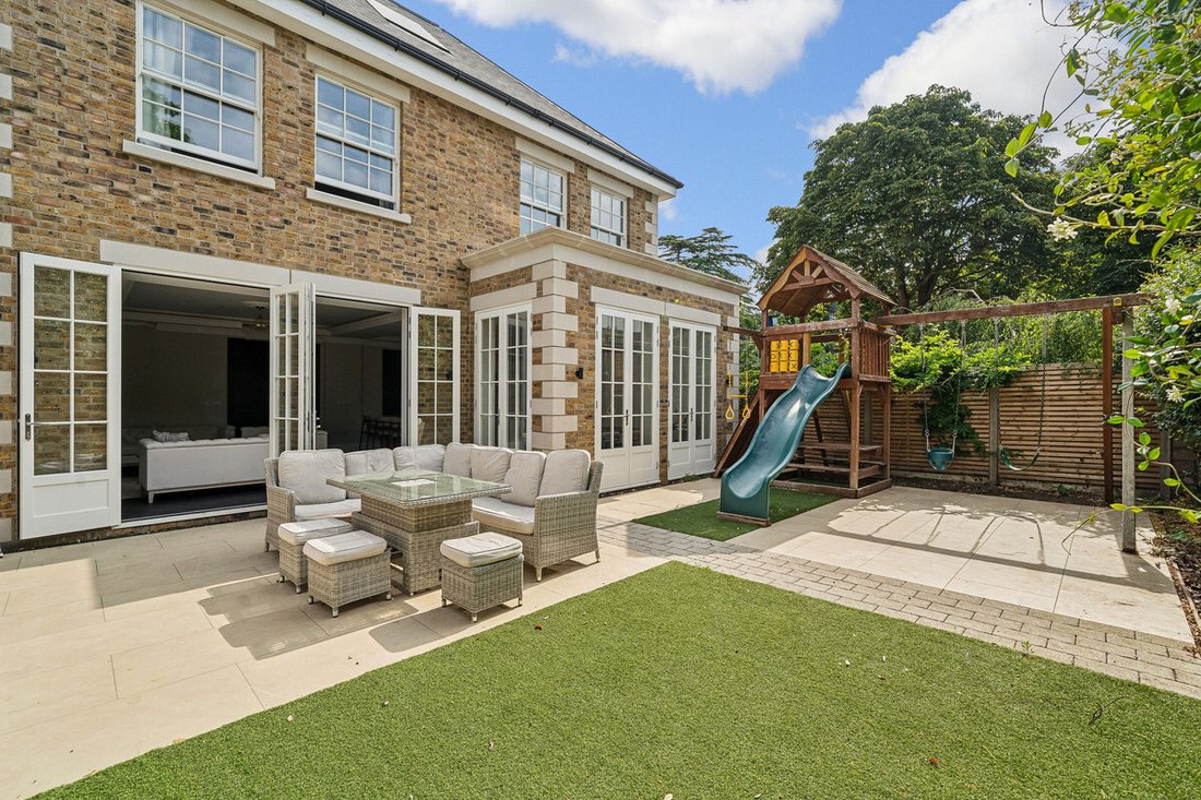 House in East Molesey, Elmbridge, England 3 - 18594780