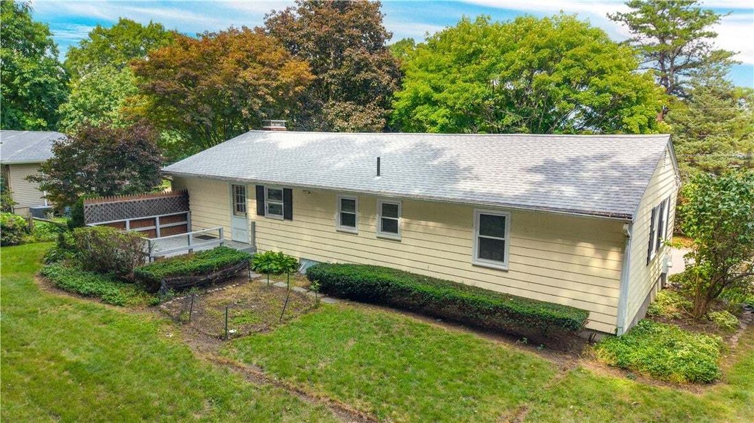 House in Warwick, Rhode Island, United States 5 - 18594155