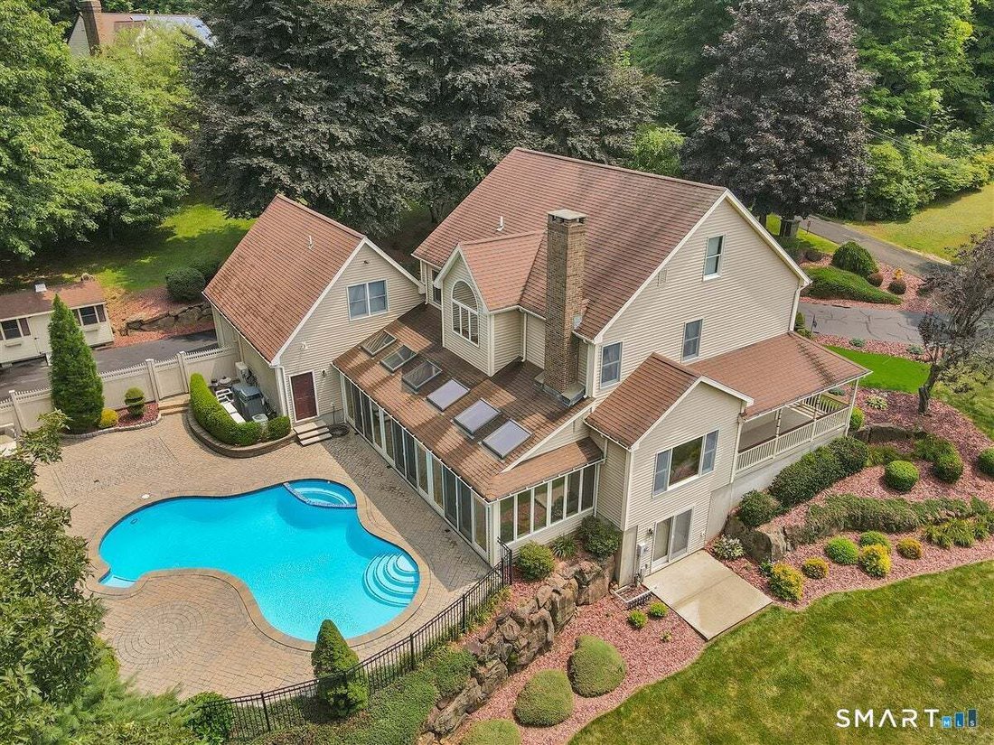 House in Southington, Connecticut, United States 3 - 18594256
