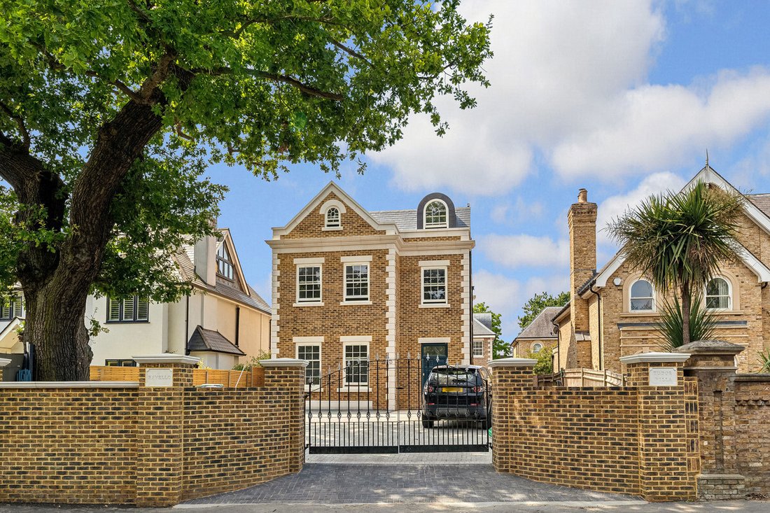 House in East Molesey, Elmbridge, England 1 - 18594780