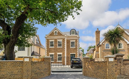 House in East Molesey, Elmbridge, England 1