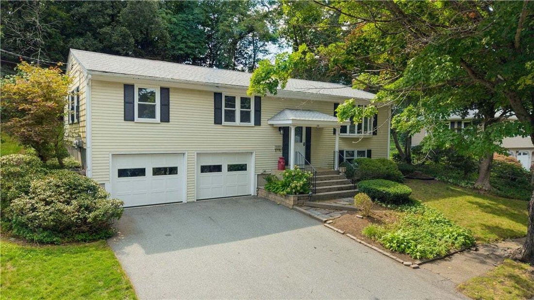 House in Warwick, Rhode Island, United States 3 - 18594155