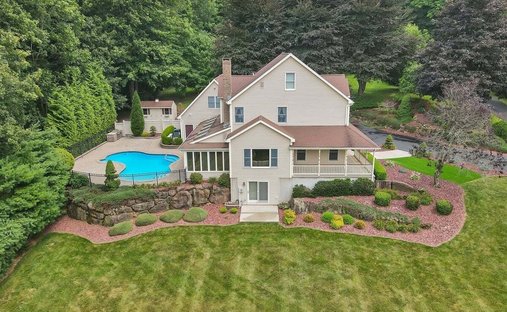 House in Southington, Connecticut, United States 1