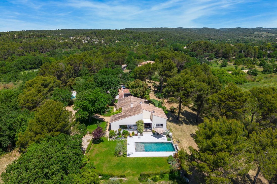 House in Gordes, Provence-Alpes-Côte d'Azur, France 2 - 18594935