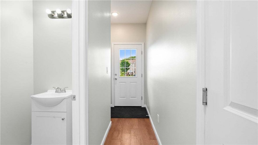 Condo in Coventry, Rhode Island, United States 5 - 18594166