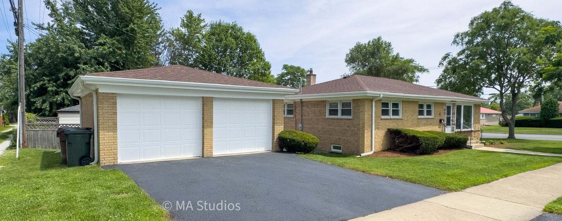 House in Skokie, Illinois, United States 3 - 18594659