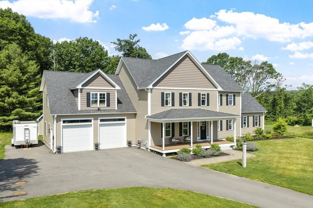 House in Leominster, Massachusetts, United States 1 - 18594373