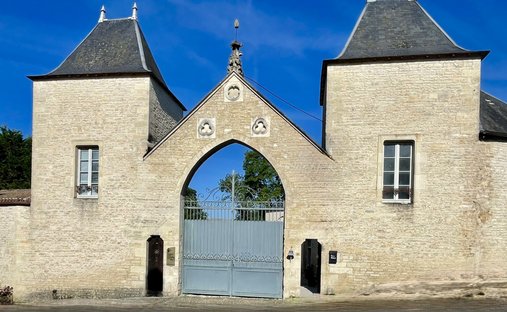 Haus in Aigre, Neu-Aquitanien, Frankreich 1