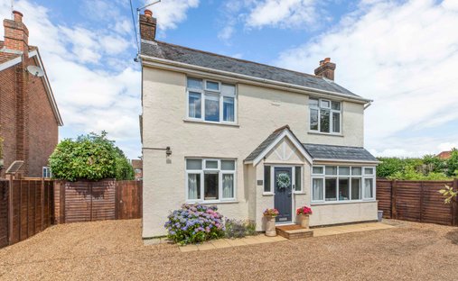 House in Widmer End, England 1