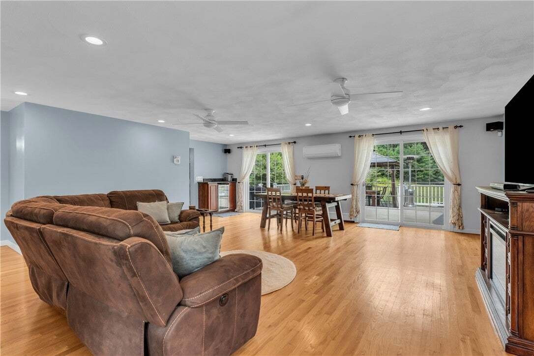 House in Coventry, Rhode Island, United States 4 - 18594169