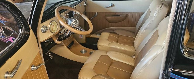 Sedan in Glendale, United States 3 - 18594695