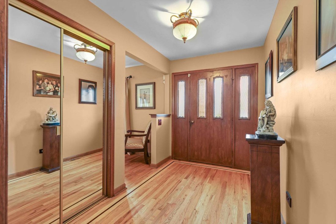 House in Mount Prospect, Illinois, United States 3 - 18594672