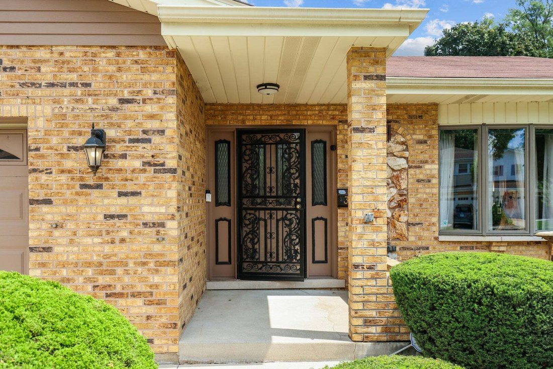 House in Mount Prospect, Illinois, United States 2 - 18594672