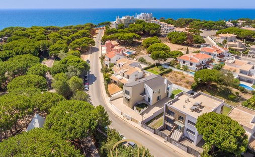 Villa in Olhos de Agua, Algarve, Portugal 1