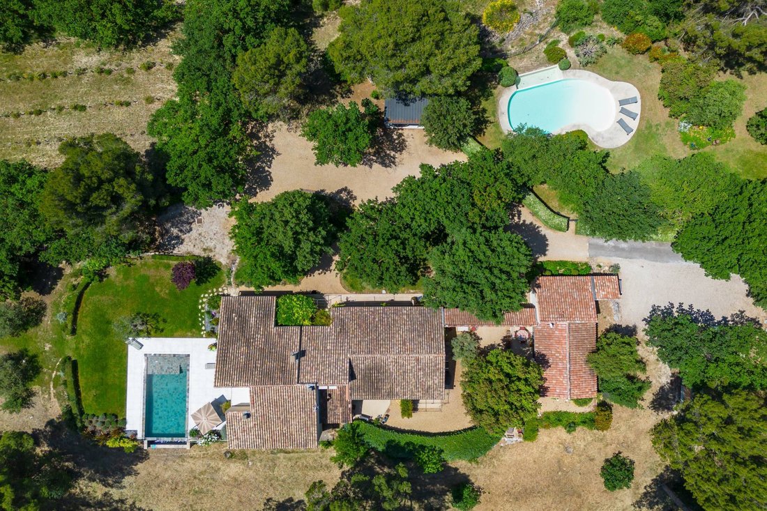 House in Gordes, Provence-Alpes-Côte d'Azur, France 1 - 18594935