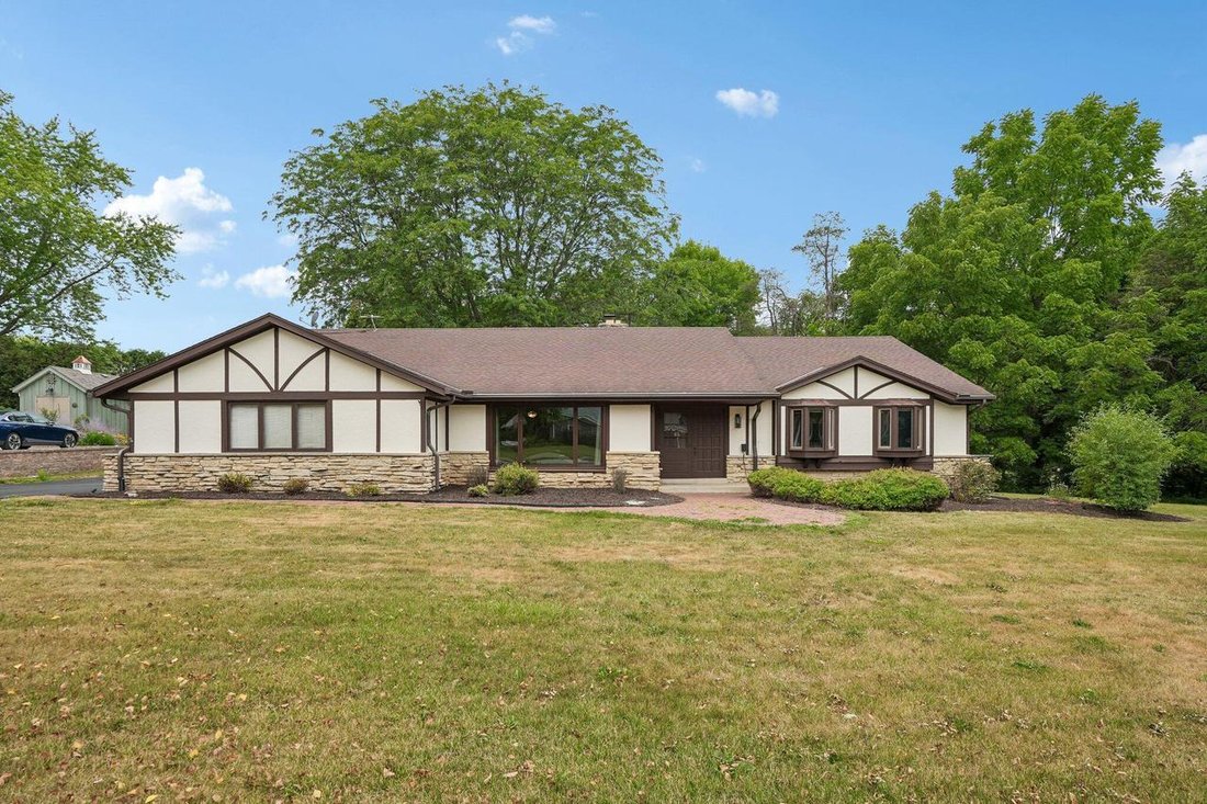 House in Brookfield, Wisconsin, United States 1 - 18594132