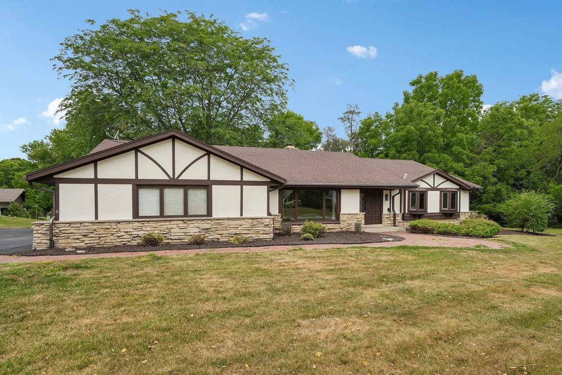 House in Brookfield, Wisconsin, United States 4 - 18594132