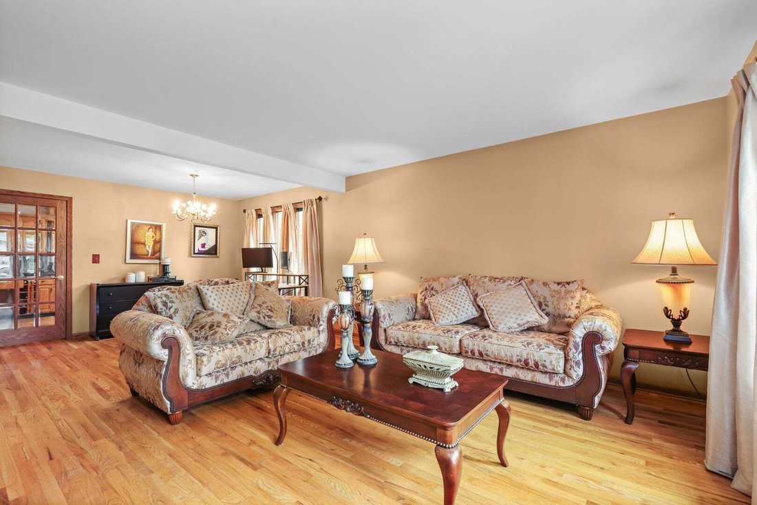 House in Mount Prospect, Illinois, United States 4 - 18594672