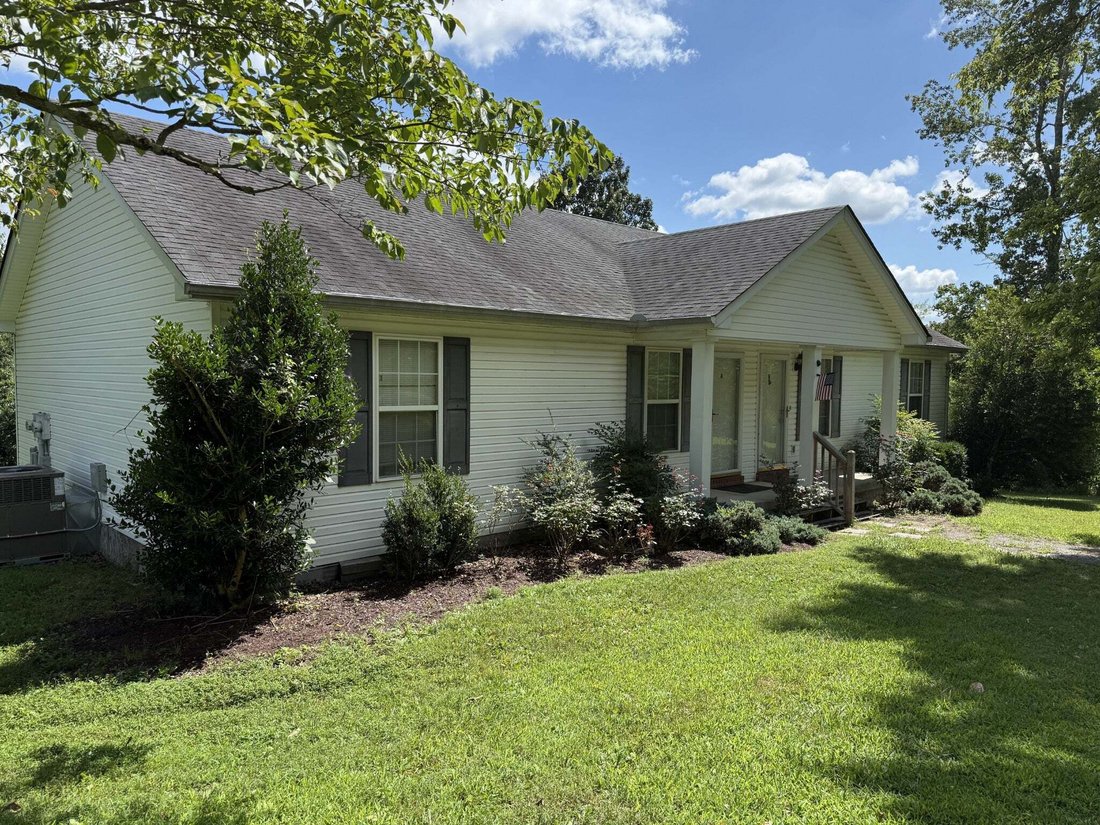 Portland, Tennessee, United States 2 - 18594468