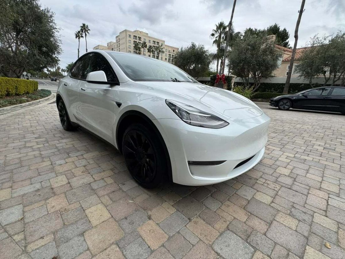 Suv in Newport Beach, CA, United States 3 - 18565845