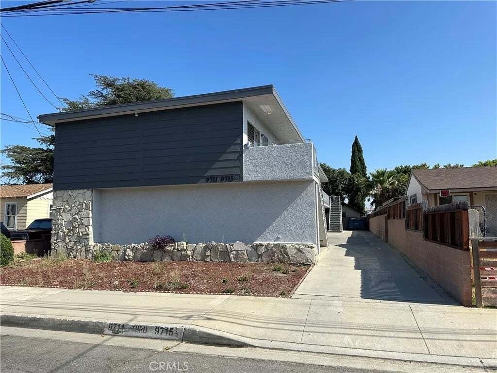 Bellflower, California, United States 4 - 18595043