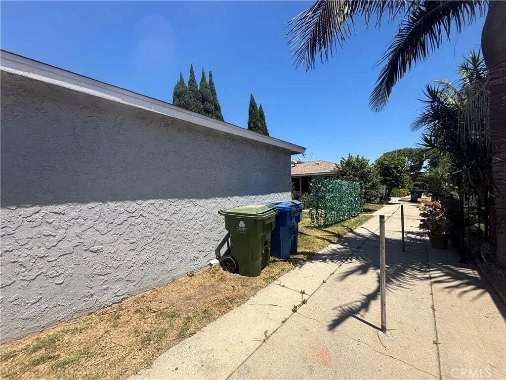 Los Angeles, California, United States 4 - 18595058