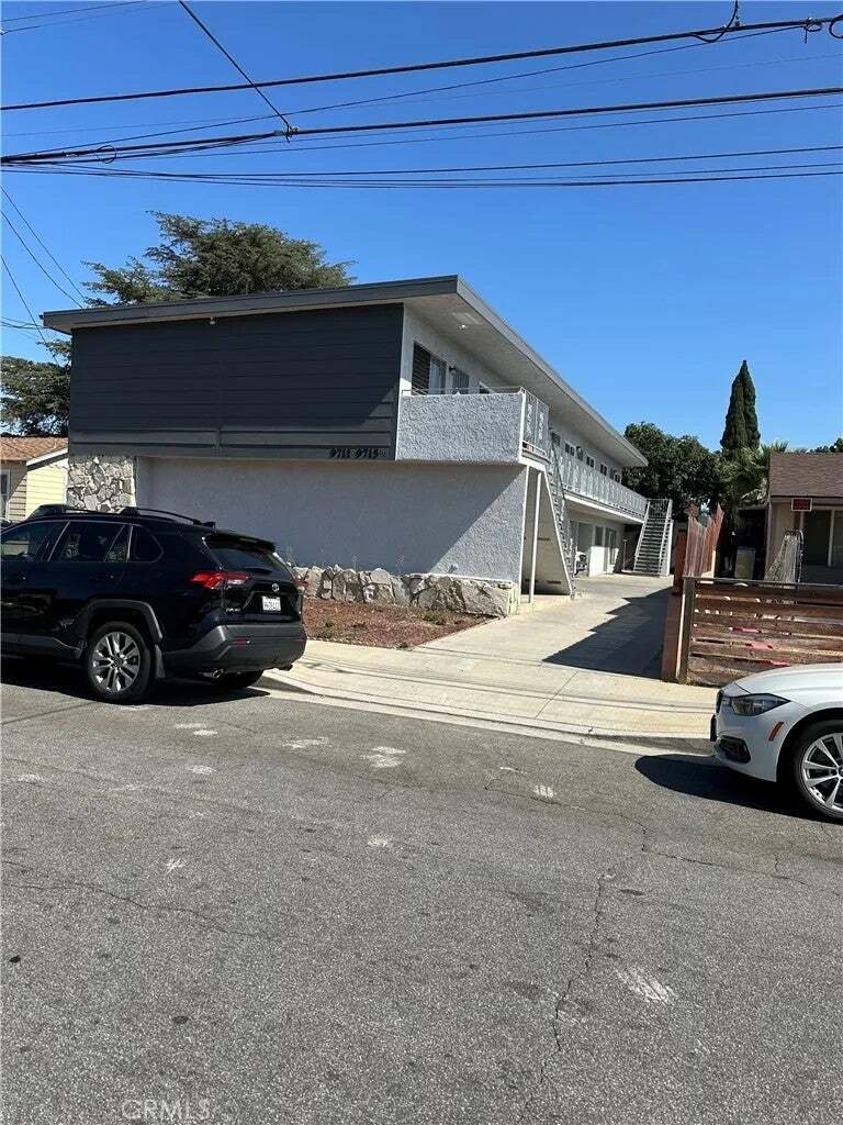 Bellflower, California, United States 1 - 18595043