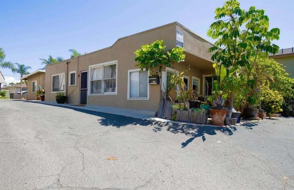 Carlsbad, California, United States 4 - 18595054
