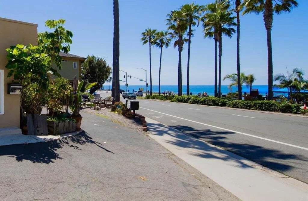 Carlsbad, California, United States 3 - 18595054