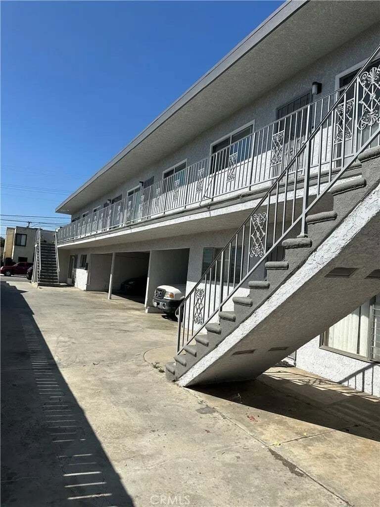 Bellflower, California, United States 3 - 18595043