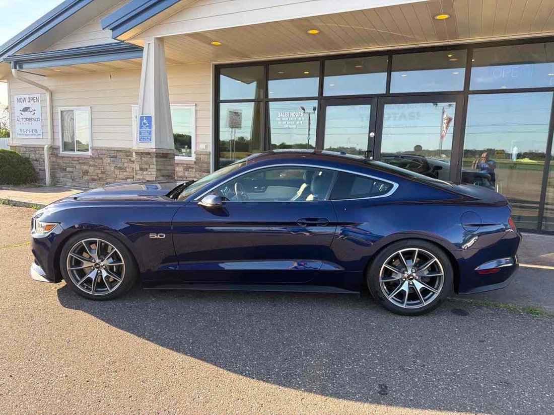 Coupe in Loretto, MN, United States 2 - 18595148