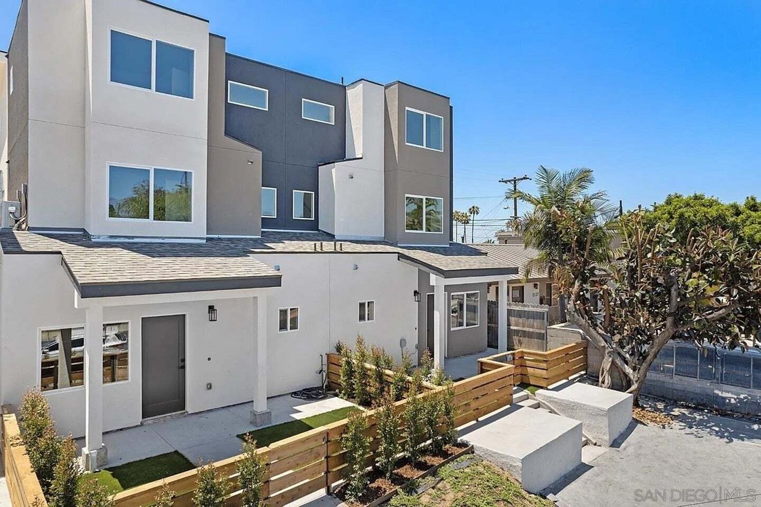 San Diego, California, United States 1 - 18594991