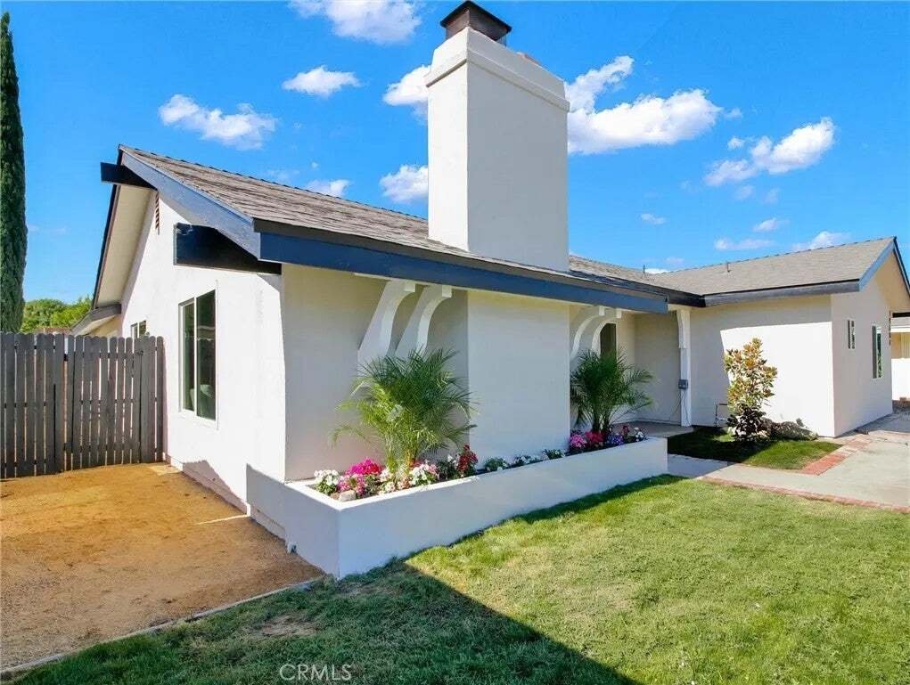 Santa Clarita, California, United States 4 - 18594990