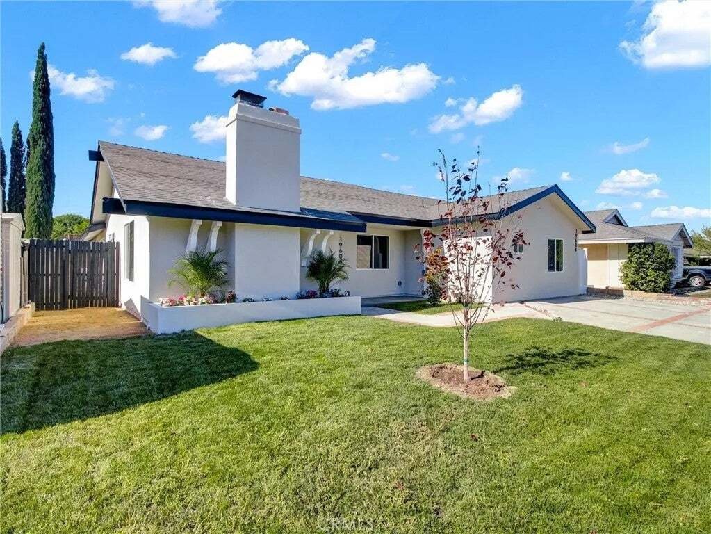 Santa Clarita, California, United States 1 - 18594990