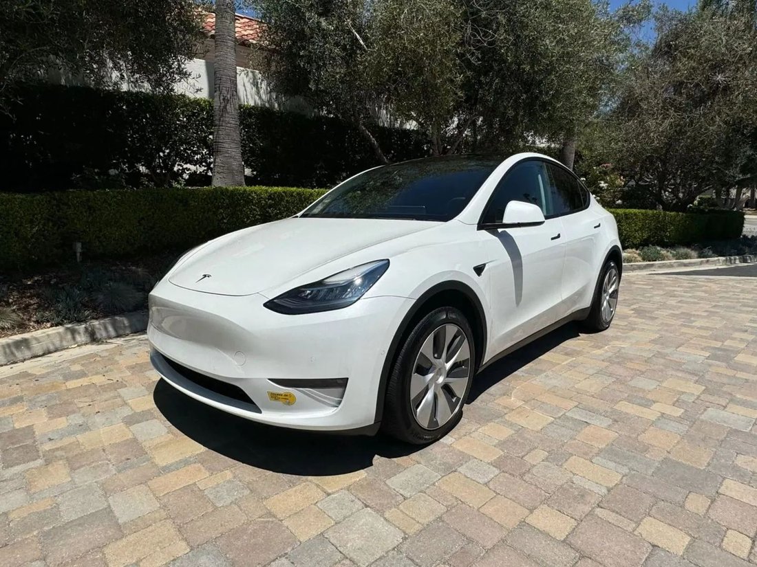Suv in Riverside, CA, United States 3 - 18595160