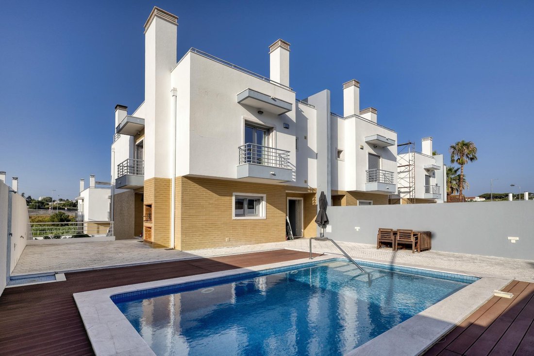 Caparica e Trafaria, Setubal, Portugal 1 - 18595122