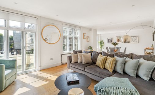 Apartment in Mayfair, Westminster, England 1