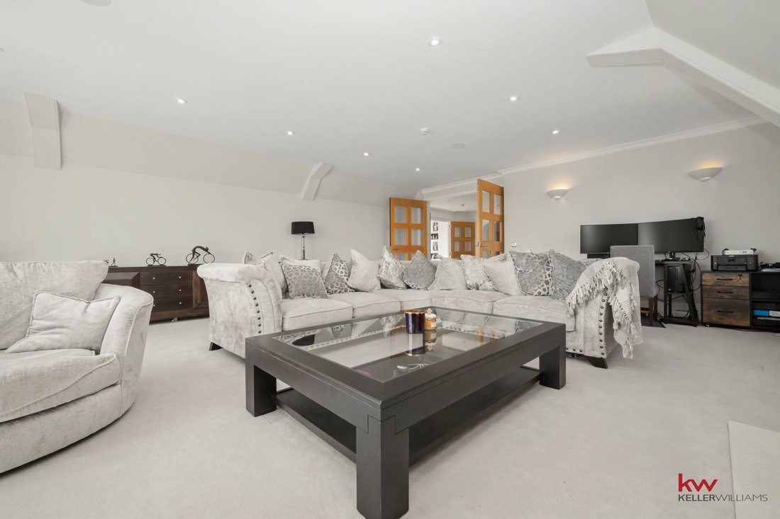 Penthouse in Hertford, England 2 - 18595585