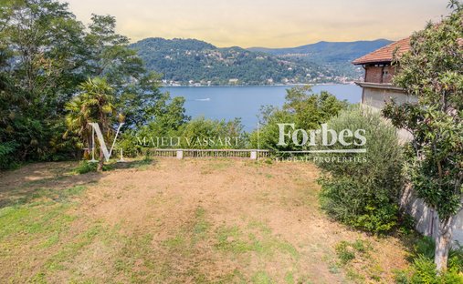 Villa in Angera, Lombardy, Italy 1