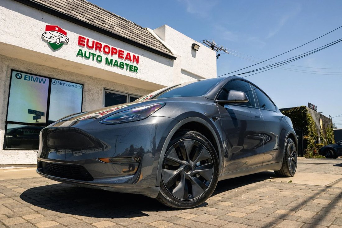 Suv in Costa Mesa, CA, United States 1 - 18595736