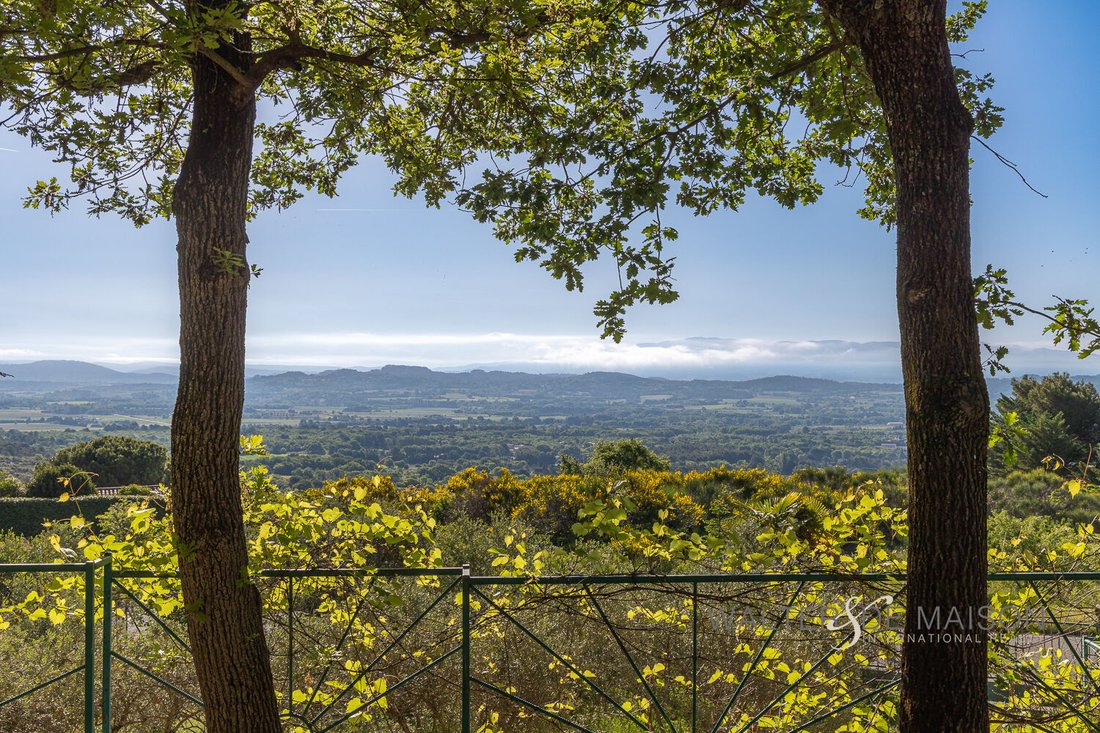 Villa in Gordes, Provence-Alpes-Côte d'Azur, France 1 - 18595749