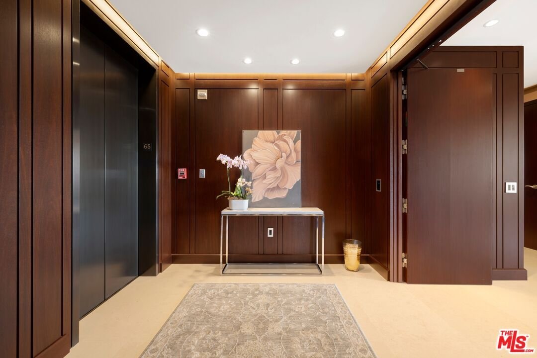 Condo in Los Angeles, California, United States 2 - 18595433